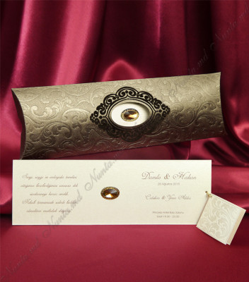 <p>Свадебное приглашение класса люкс из новой коллекции Sedef.</p>
