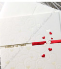 <p>Классическое приглашение на свадьбу, сделанное из картона который складывается на две половины по горизонтали. Внешняя часть открытки украшена рельефным декором и сердечками.Текст печатается внутри приглашения. В стоимость включен белый конверт.</p>
