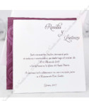 <p>Свадебное элегантное приглашение, состоящее из пурпурно-фиолетовый цвет, с цветочным рисунком в рельефе. Внутренный картон приглашения белого цвета для печати текста. В стоимость включен конверт белого цвета.</p>