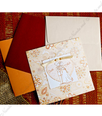 <p>Приглашение на свадьбу, сделанное из белого глянцевого картона. В качестве аксессуара используется бежевая ленточка. Конверт доступен в трех цветах: бежевый, бордовый или оранжевый.&nbsp;</p>
