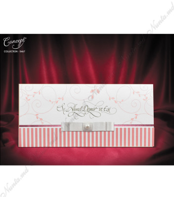 <p>Элегантное свадебное приглашение прямоугольной формы, сделанное из перламутрового картона и сгибается на три части. На внешней стороне как декор присутствует розовый орнамент и клеится белый бантик по середине.</p>