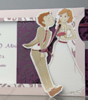 <p>Забавное приглашение на свадьбу. Текст печатается на отдельном картоне и вставляется в обложку. В качестве аксессуара используется фиолетовая ленточка которое тянув жених подходит к невесте и целует её. В стоимость включен белый конверт.</p>