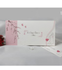 <p>Нежное приглашение в розово-белом цвете, состоящее из конверта, на котором изображена ветка цветущей сакуры, и вкладыша с женихом и невестой, смотрящими друг на друга. Изюминка приглашения - ярко-розовое сердечко.</p>