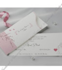 <p>Нежное приглашение в розово-белом цвете, состоящее из конверта, на котором изображена ветка цветущей сакуры, и вкладыша с женихом и невестой, смотрящими друг на друга. Изюминка приглашения - ярко-розовое сердечко.</p>