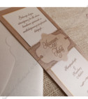 <p>Приглашение, текст которого печатается на кремовом перламутровом картоне с коричневыми границами. По середине изображена этикетка, на которой печатаются имена жениха и невесты. В стоимость открытки включен кремовый перламутровый конверт.</p>