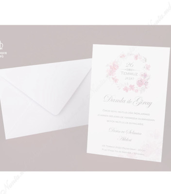 <p>Свадебное приглашение, текст которого печатается на белом картоне с цветочным декором. В стоимость включен белый конверт.</p>