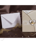 <p>Приглашение на свадьбу, изготовленное из белого глянцевого картона и сгибается на три части. С внешней стороны открытка бежевого цвета, с изображением кружева, двух обручальных колец в белом сердечке, а внутри по центру печатается текст. В стоимость включен белый конверт .</p>
