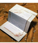 <p>Изысканное свадебное приглашение, выполненное из дизайнерской бумаги.</p>