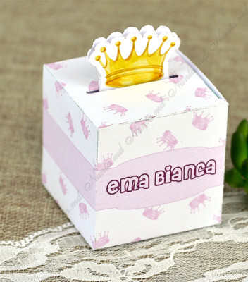 <p>Бонбоньерки - это красиво оформленные коробочки которые дарят гостям в знак благодарности за то, что они посетили Ваше торжество. В бонбоньерки обычно кладут небольшие конфетки, орешки, рафаэлки, марципаны и другие сувениры.</p>