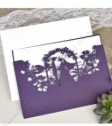 <p>Приглашение на свадьбу, состоящее из фиолетовой обложки и картона-вкладыша для печати текста. На обложке видны молодожены в цветочном саду, оформлены лазерной резкой. В стоимость включен кремовый конверт.</p>