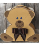 <p>Подарочная коробка для сбора денег в виде медведя. В качестве аксессуара используется темно-коричневая атласная ленточка. Это элегантный и полезный аксессуар одновременно.</p>
