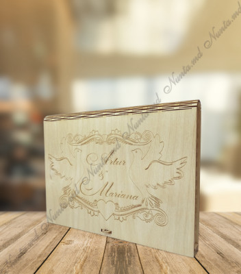 <p>Оригинальная деревянная коробка с гравировкой выполнена из фанеры. Возможно изменение формы и дизайна, а также изменение гравировке с желаемым текстом!</p>