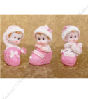 <p>Фигурка из керамики которая представляет ребенка на розовой туфельке. Идеальный аксессуар для мероприятия детей.</p>